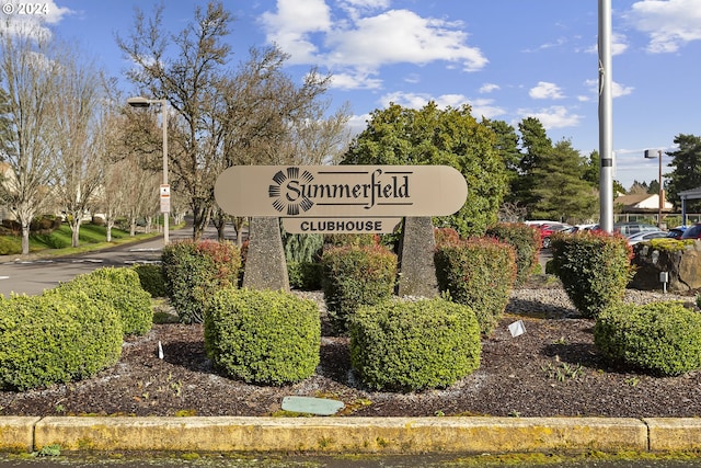 view of community / neighborhood sign