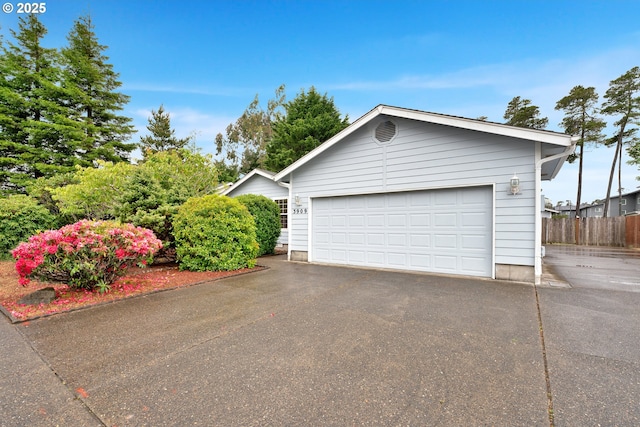 3909 Spruce St, Florence, OR 97439 - garage featuring fence