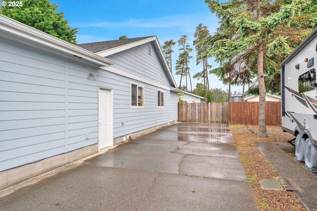3909 Spruce St, Florence, OR 97439 - view of side of home featuring fence