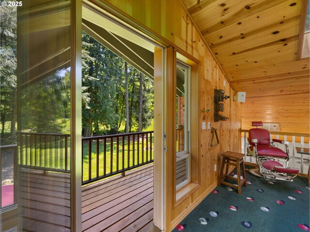 25210 E Arrah Wanna Blvd, Welches, OR 97067 - sunroom / solarium with plenty of natural light and lofted ceiling