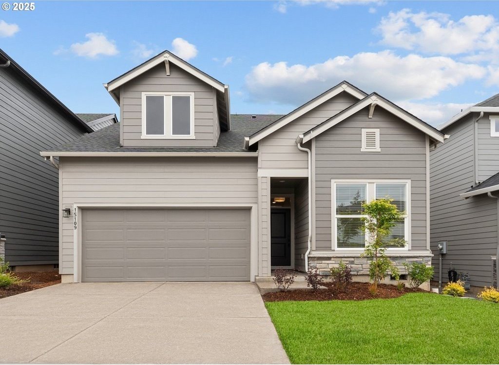 15109 SW Huntwood St, Tigard, OR 97224 - craftsman-style house featuring driveway, roof with shingles, a front yard, and a garage