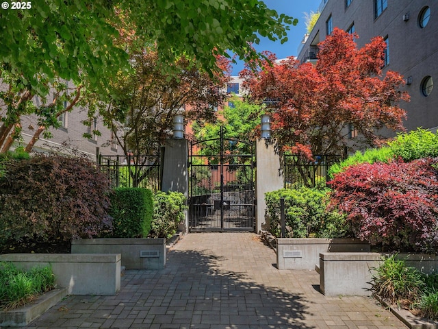 725 NW 10th Ave Unit 503, Portland, OR 97209 - surrounding community featuring a gate