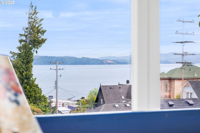 760 Jerome Ave, Astoria, OR 97103 - water view featuring a mountainous background
