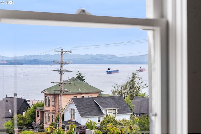 760 Jerome Ave, Astoria, OR 97103 - water view featuring a mountain backdrop