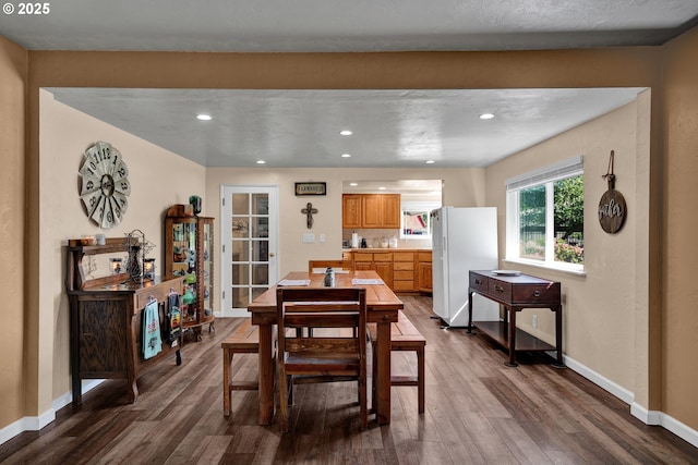 dining space featuring dark wood-style floors, recessed lighting, and baseboards