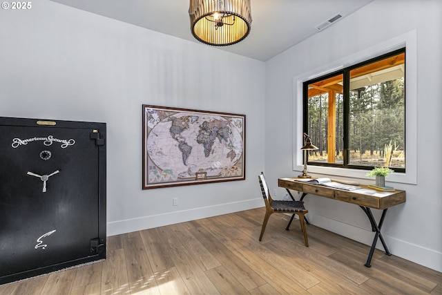 19550 Buck Canyon Rd, Bend, OR 97702 - office featuring visible vents, baseboards, wood finished floors, and a notable chandelier
