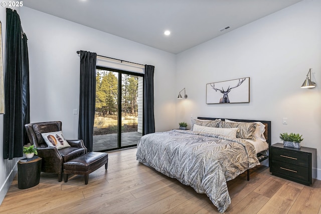 19550 Buck Canyon Rd, Bend, OR 97702 - bedroom with access to outside, recessed lighting, visible vents, and light wood-type flooring