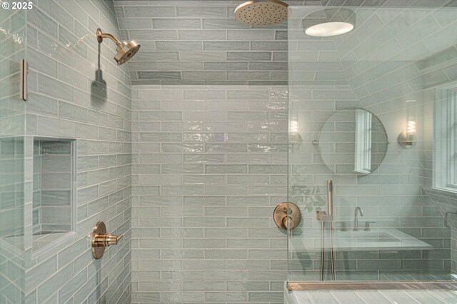 4072 NE 24th Ave, Portland, OR 97212 - full bath featuring a tile shower