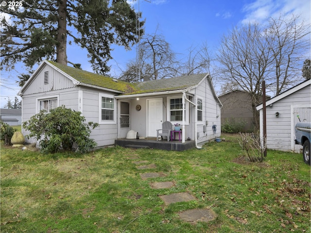 view of front of house featuring a front yard