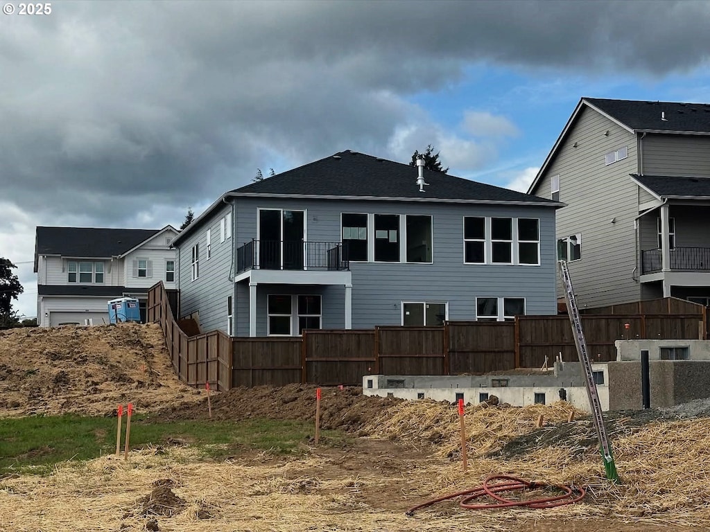807 Misty Ln, Forest Grove, OR 97116 - rear view of house with fence