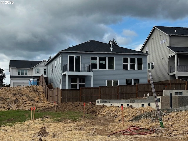 807 Misty Ln, Forest Grove, OR 97116 - rear view of house with fence
