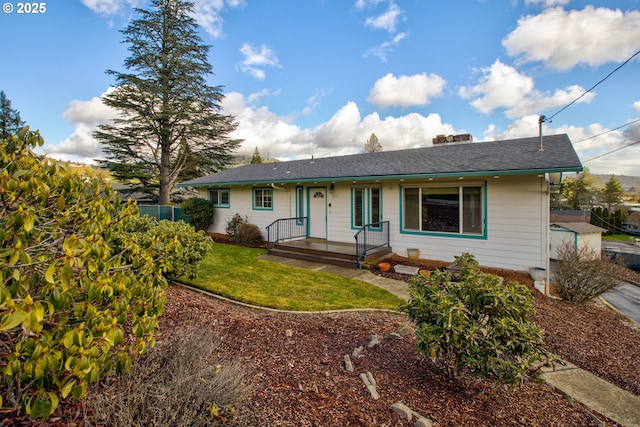 ranch-style house featuring a front lawn