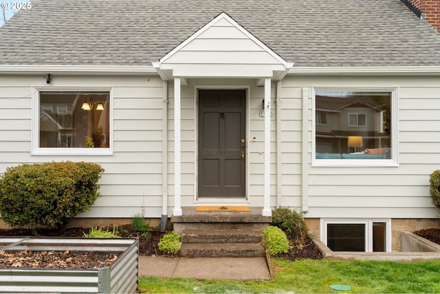 property entrance featuring a shingled roof