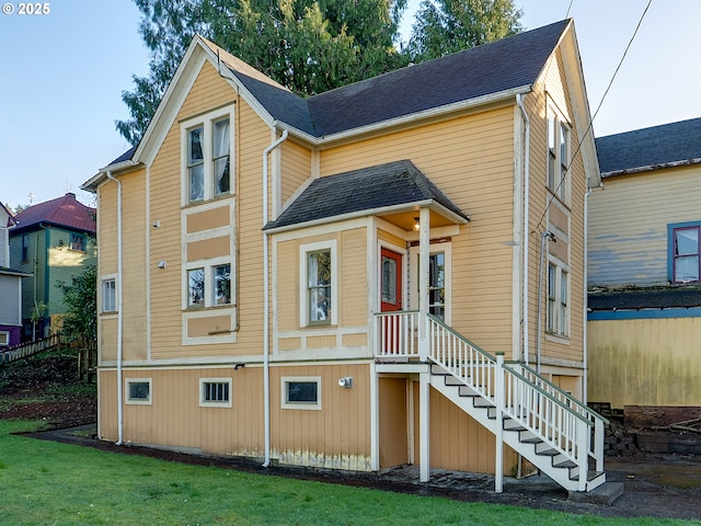 view of front of house featuring a front yard