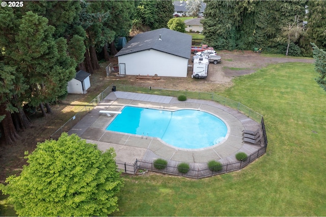 840 Springhill Dr, Albany, OR 97321 - view of swimming pool featuring a diving board, a shed, and a patio area