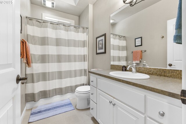 full bath featuring visible vents, a shower with curtain, toilet, and vanity