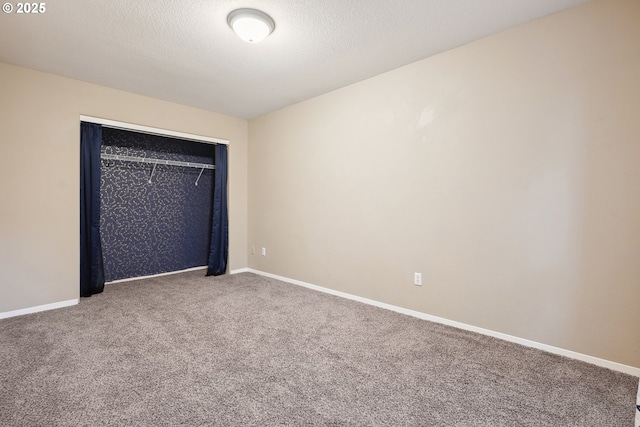 carpeted spare room featuring a textured ceiling