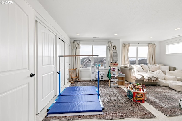 workout room with carpet