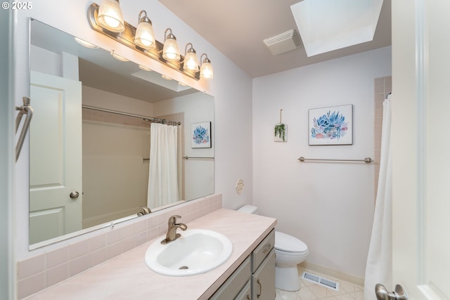 full bathroom with visible vents, baseboards, toilet, and vanity