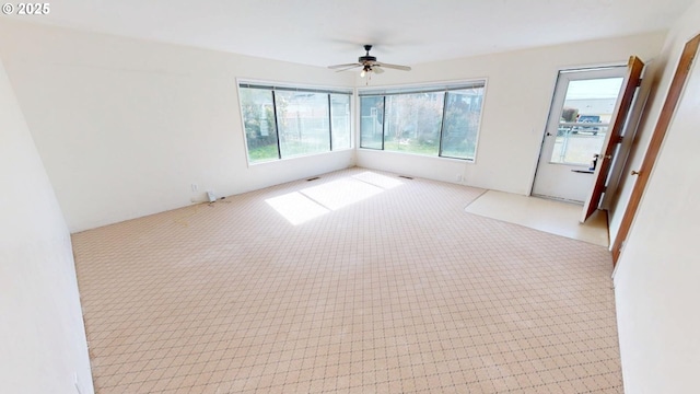 empty room with a ceiling fan