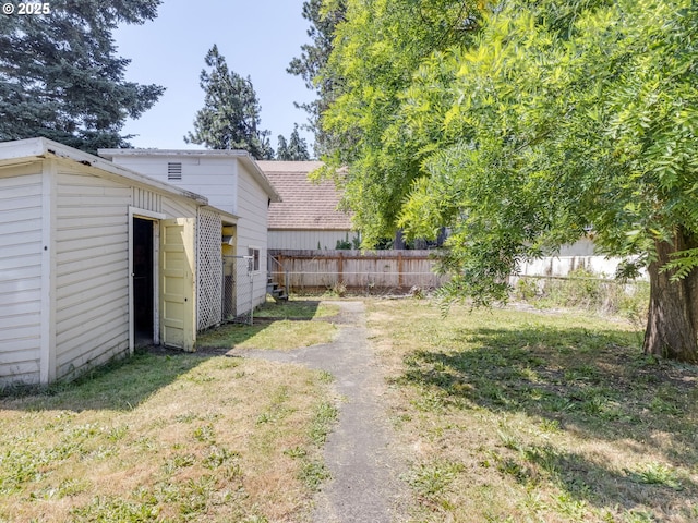 660 Barton Ave, Gladstone, OR 97027 - view of yard with an outdoor structure