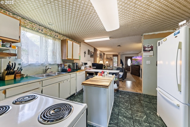 540 Kesling St, Harrisburg, OR 97446 - kitchen featuring white appliances, a sink, a peninsula, open floor plan, and wooden counters