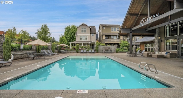 13885 SW Meridian St Unit 135, Beaverton, OR 97005 - community pool featuring outdoor lounge area, a patio area, and a residential view