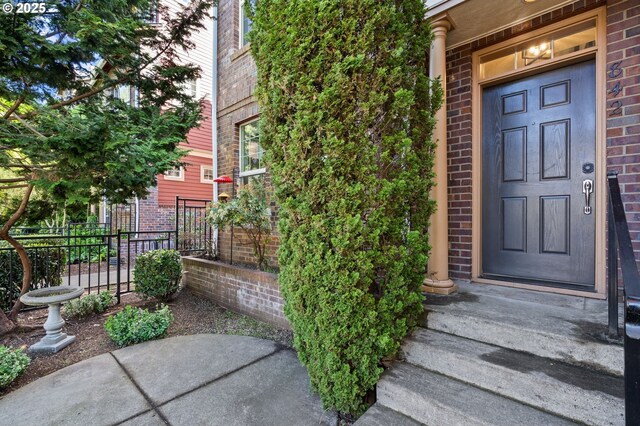 842 NE Rothbury Ave, Hillsboro, OR 97124 - entrance to property featuring fence and brick siding