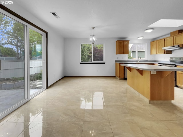 kitchen with a kitchen island, visible vents, light countertops, stainless steel electric stove, and under cabinet range hood
