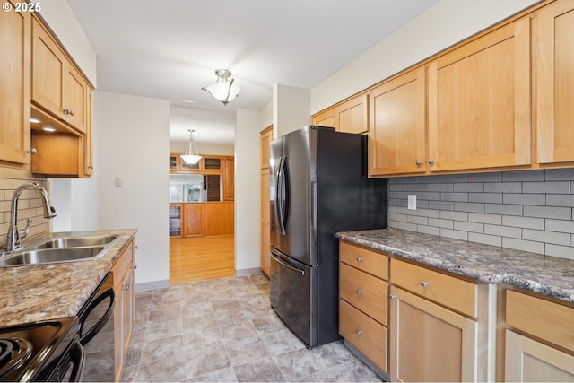 1200 NE Territorial Rd Unit 83, Canby, OR 97013 - kitchen featuring black appliances, a sink, tasteful backsplash, and light brown cabinetry