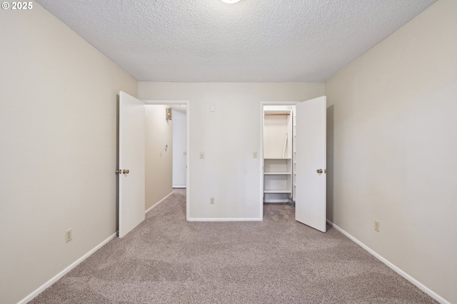 1200 NE Territorial Rd Unit 83, Canby, OR 97013 - unfurnished bedroom featuring carpet floors, a spacious closet, baseboards, a textured ceiling, and a closet