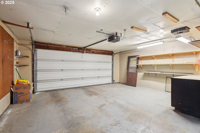 1200 NE Territorial Rd Unit 83, Canby, OR 97013 - garage with a garage door opener