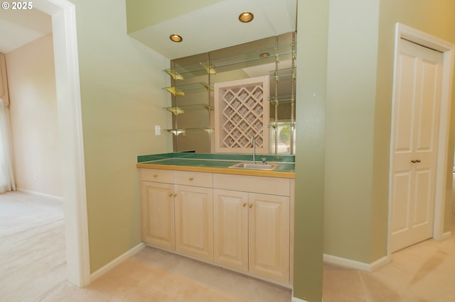 4020 NW Princess St, Corvallis, OR 97330 - indoor wet bar with light carpet and recessed lighting