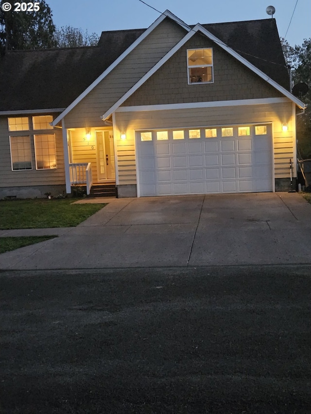 510 NE Yamhill St, Sheridan, OR 97378 - traditional home with a garage and driveway