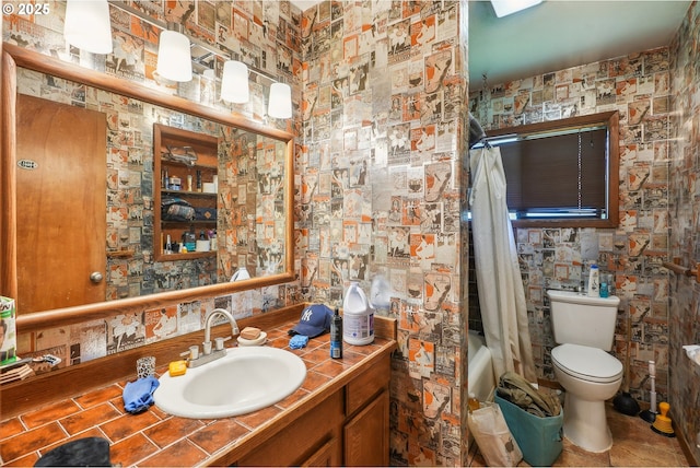 6395 SW 190th Ave, Beaverton, OR 97078 - full bathroom with vanity, toilet, and shower / bathtub combination with curtain