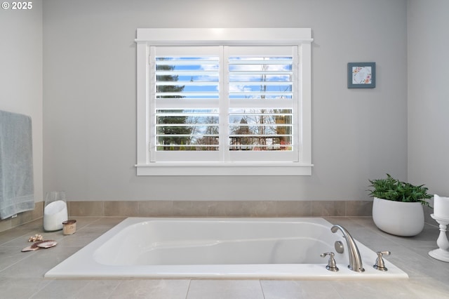 10603 NE 92nd Ave, Vancouver, WA 98662 - bathroom featuring a garden tub