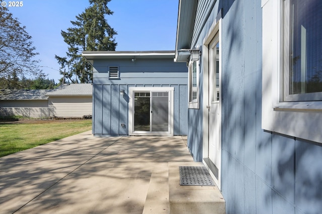 220 Adams Ave, Silverton, OR 97381 - rear view of property with a patio and a yard