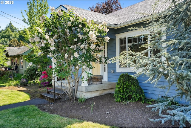 220 Adams Ave, Silverton, OR 97381 - view of doorway to property