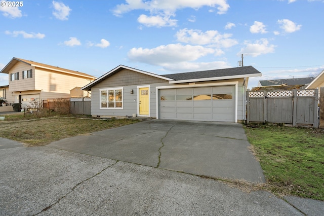 view of front facade featuring a garage and a front yard