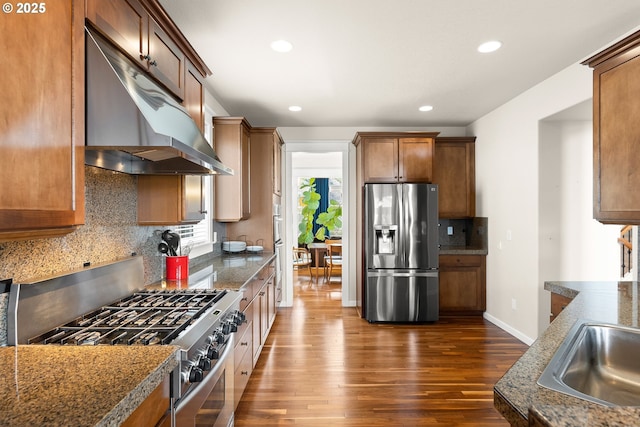 kitchen featuring decorative backsplash, dark wood-style flooring, under cabinet range hood, stainless steel appliances, and recessed lighting