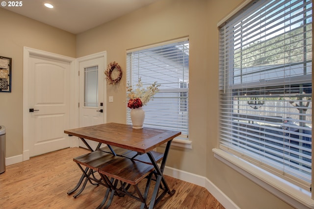 459 Oak Valley Loop, Winchester, OR 97495 - dining area featuring light wood-style floors and recessed lighting