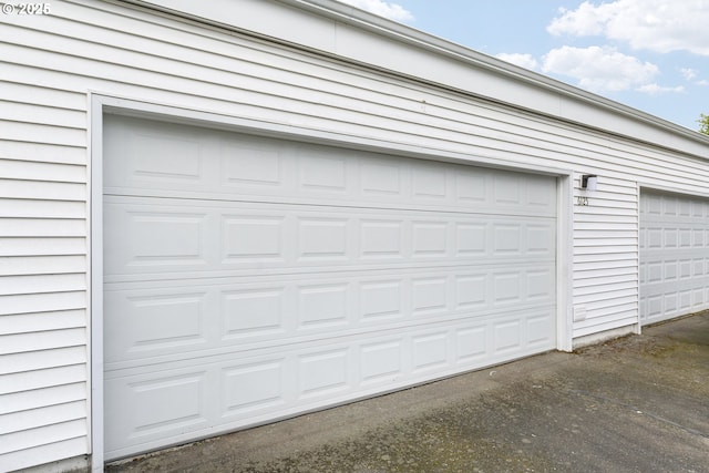 6125 SW Erickson Ave, Beaverton, OR 97008 - view of garage