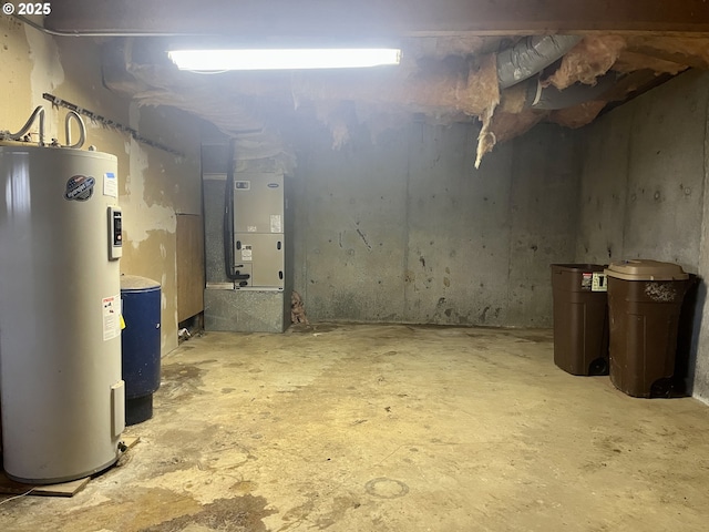 29202 Wallace St, Gold Beach, OR 97444 - unfinished below grade area with heating unit and water heater