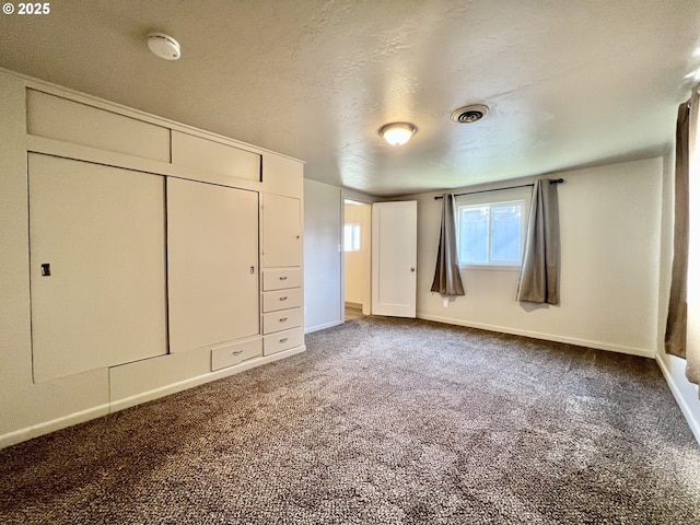955 SW 10th St, Hermiston, OR 97838 - unfurnished bedroom featuring carpet flooring, a closet, and a textured ceiling