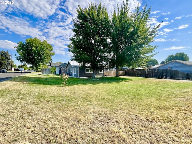 955 SW 10th St, Hermiston, OR 97838 - view of yard
