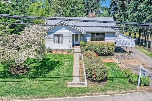 819 Oak St, Silverton, OR 97381 - view of front of house with a chimney, roof with shingles, and a front lawn