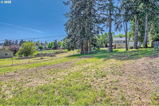 819 Oak St, Silverton, OR 97381 - view of yard with fence