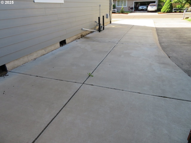 439 NW Garibaldi St, Hillsboro, OR 97124 - view of patio / terrace featuring driveway