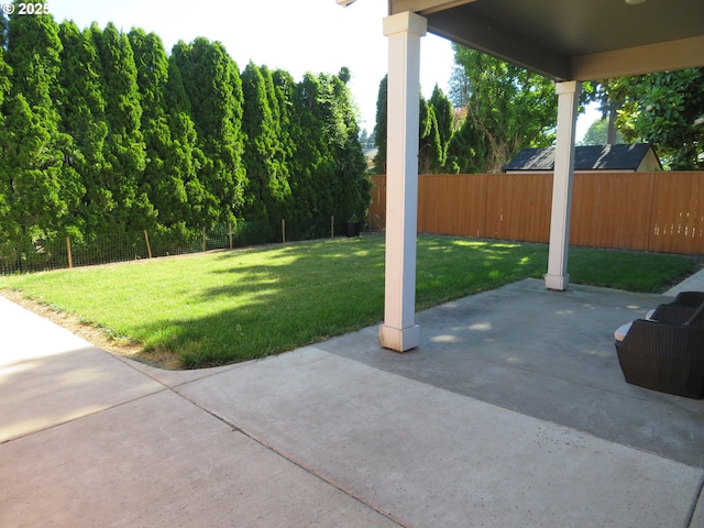 439 NW Garibaldi St, Hillsboro, OR 97124 - view of yard with a patio area