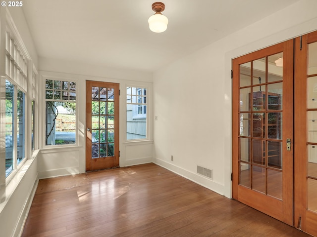 1925 Irving Ave, Astoria, OR 97103 - unfurnished sunroom with french doors